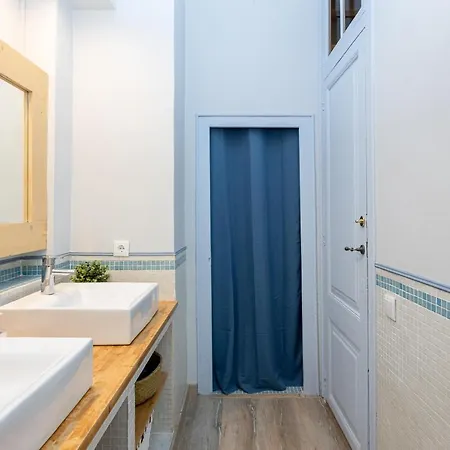 Luxurious-historical With Terrace ברצלונה