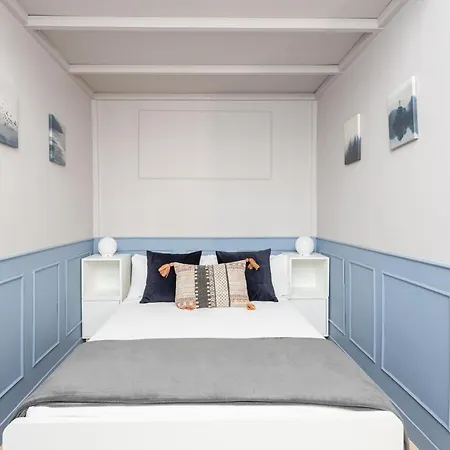 Luxurious-historical With Terrace Barcelone