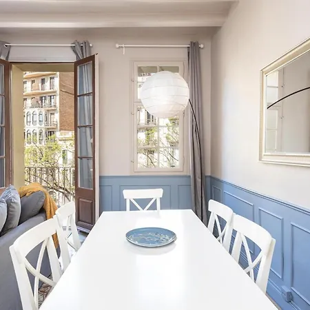 Luxurious-historical With Terrace דירה ברצלונה