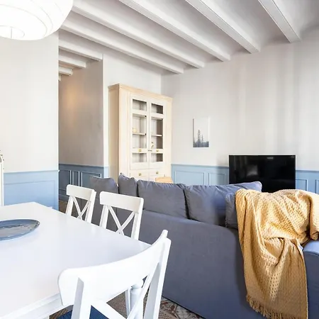 דירה Luxurious-historical With Terrace *