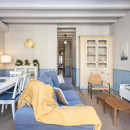 דירה Luxurious-historical With Terrace