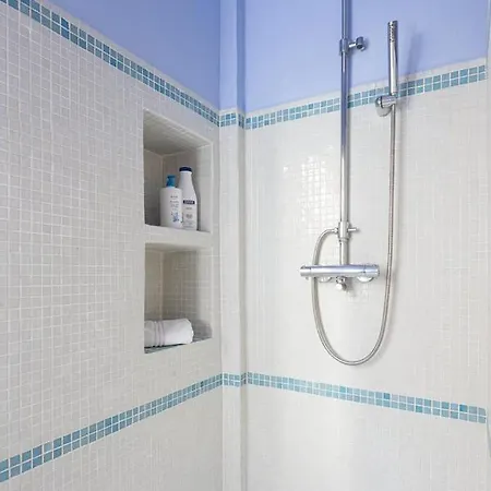 Luxurious-historical With Terrace דירה *