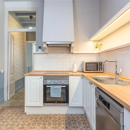 Luxurious-historical With Terrace דירה *