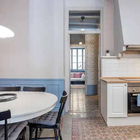 Luxurious-historical With Terrace דירה *