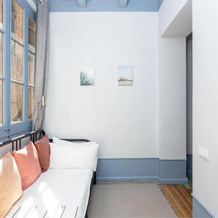 דירה Luxurious-historical With Terrace *