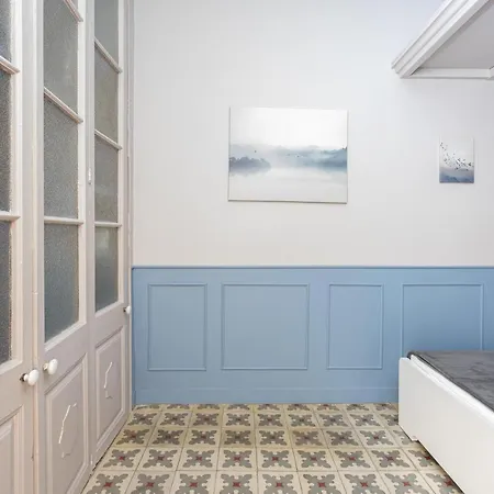 Luxurious-historical With Terrace דירה *